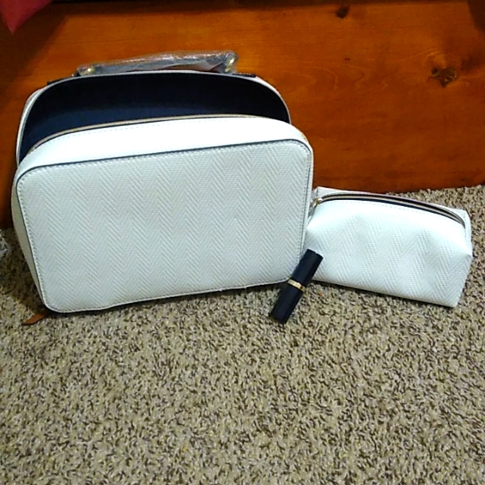 Estēe Lauder toiletries bag